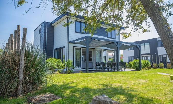 West-Graftdijk Casa | Chalet with 5 bedrooms, 2 bathrooms and sauna