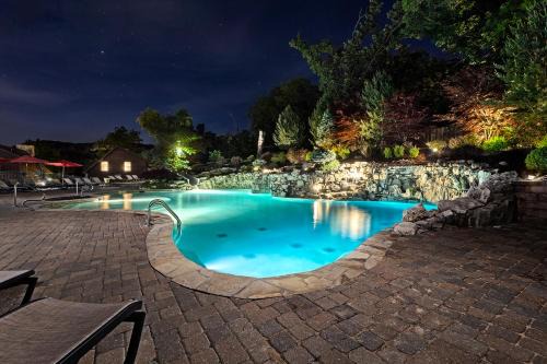 Lampe Casa | Chalets Resort Lakefront Cottage Free Amenities Amazing views Kayaks 2 Pools