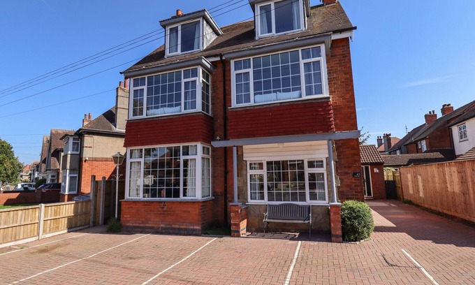 Skegness Casa | CHALFONT LODGE, pet friendly, character holiday cottage in Skegness