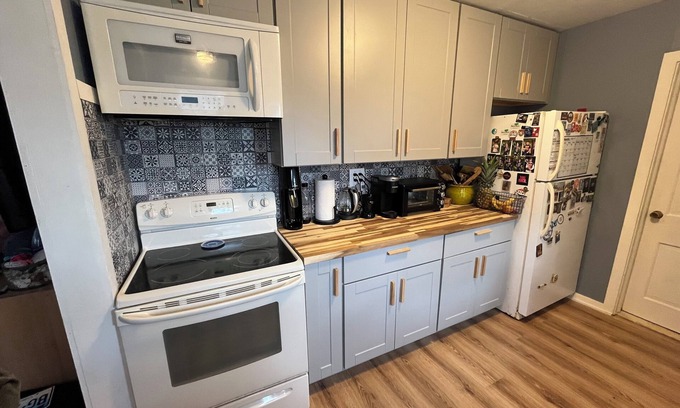 Saybrook Manor Cabaña | Chalker Beach Cottage