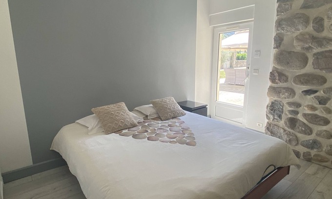 Saint-Fortunat-sur-Eyrieux Cama Y Desayuno | Chambre Familiale Avec Salle de Bain Privée et Accès Piscine