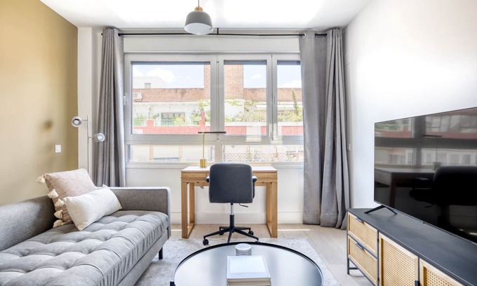 Chamberi Apartamento | Chamberí 3BR+Gym & Pool, in the Business District