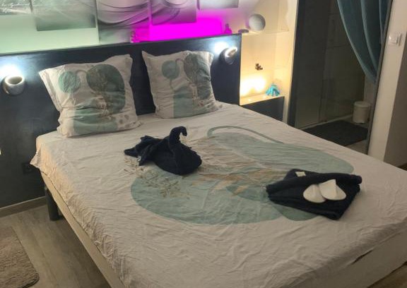 Saint-Saturnin-les-Avignon Cama Y Desayuno | chambre double dans villa