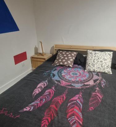 Arthes Casa | Chambre au 1er étage avec communs