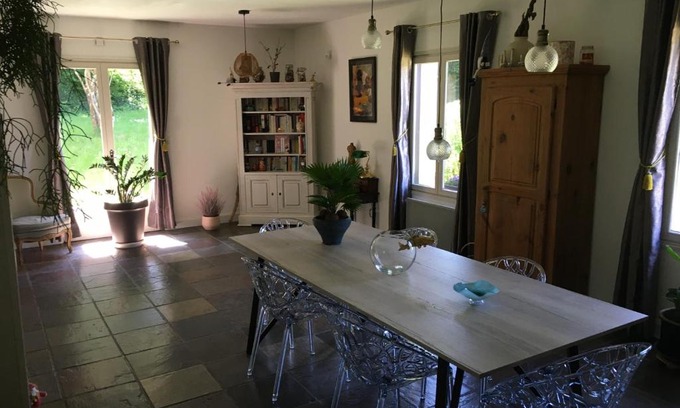Bouloire Casa | Chambre avec balcon et salle de bains privée