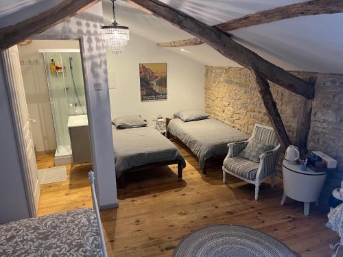 Caylus Casa | Chambre avec salle de bain