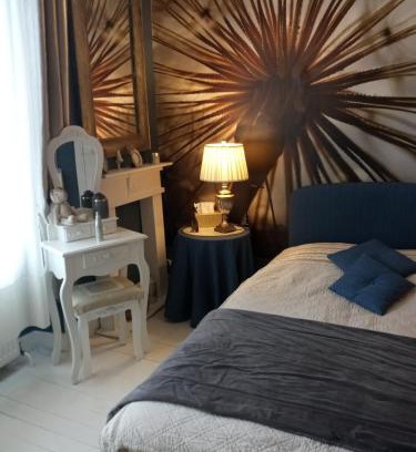 Olliergues Cama Y Desayuno | Chambre Bounty, B&B, cuisine privée, lit queen size, terrasse, parking, garage