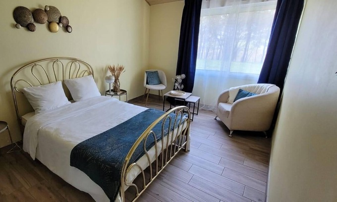 Plomodiern Cama Y Desayuno | Chambre D'hôte au Calme Absolu, Face au Menez Hom et à 10 Minutes de la Plage