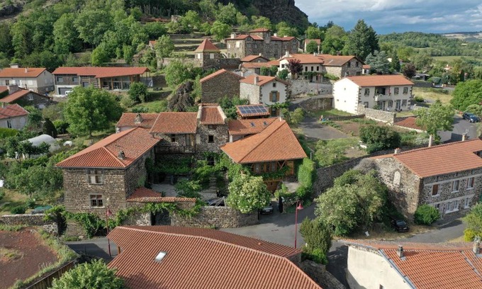 Polignac Casa | Chambre d'Hôtes et gites du Tapissier