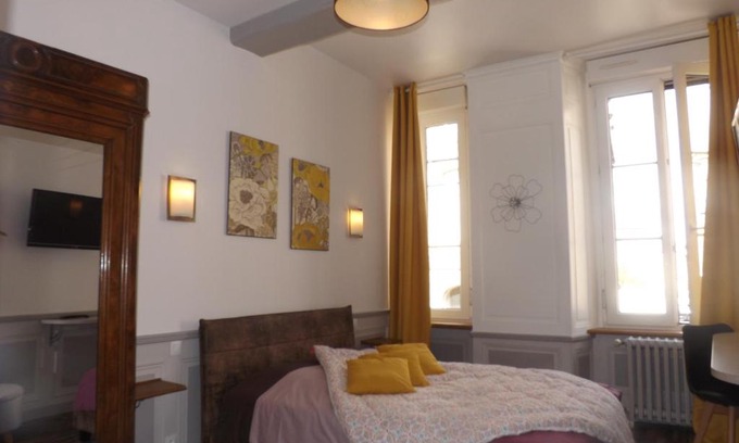 Centre ville - Urbanistes Cama Y Desayuno | Chambre d'hôtes LARIBOISIERE