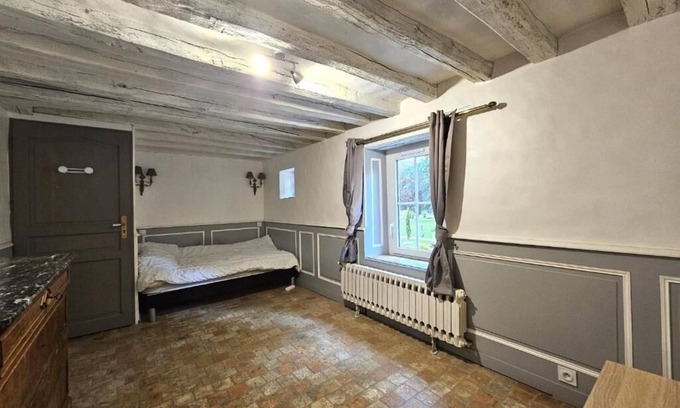 Etival-les-le-Mans Cama Y Desayuno | Chambre d'Hote sleeps 3 with pool and fully equipped kitchen Le Mans/Circuit 24 H