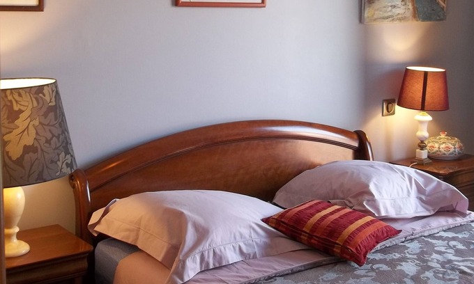 Cugnaux Cama Y Desayuno | CHAMBRE D'HOTE DE LUXE private heated pool shower room and terrace garden
