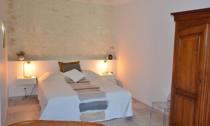 Thizay Cama Y Desayuno | Chambre Gargantua Le dolmen