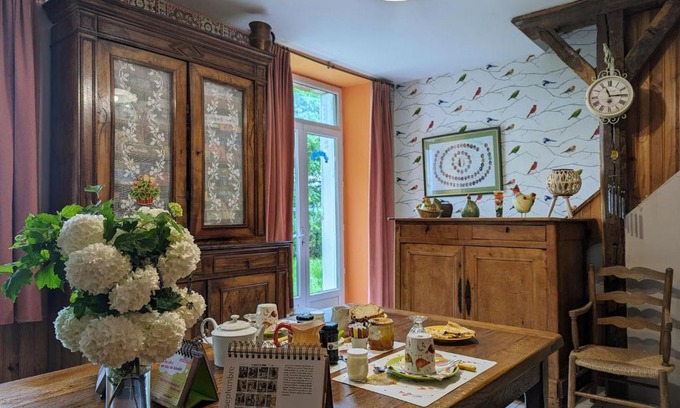 Pellevoisin Cama Y Desayuno | Chambre Glycine avec salon de jardin et parking, proche châteaux de la Loire - FR-1-591-506