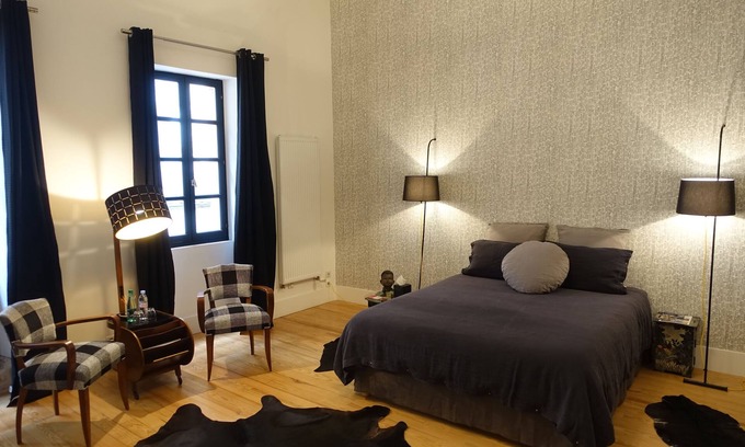 Lavaur Cama Y Desayuno | Chambre noire-Habitacion Doble-Superior-Baño Privado-Vista a la Calle