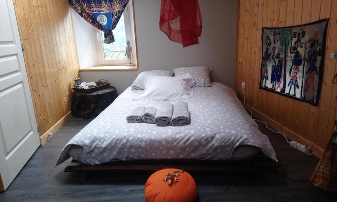 Saint-Julien-Vocance Casa | Chambre privée chez l'habitant