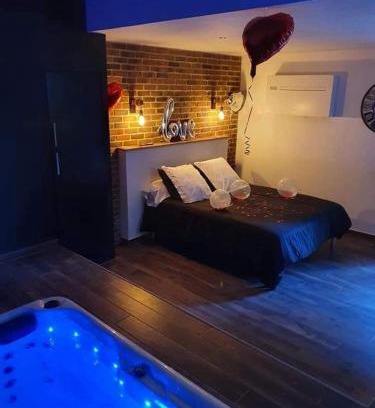 Ferriere-la-Grande Apartamento | chambre romantique avec spa privatif