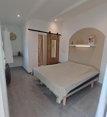 Saint-Bonnet-du-Gard Cama Y Desayuno | Chambre studio