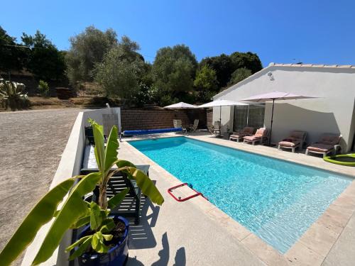 Alata Apartamento | Chambre Studio Piscine Jacuzzi chez l habitant