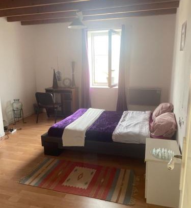 Moifond Casa | chambre violette coté aéroport calme charmante