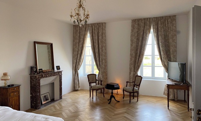Montmarault Apartamento | Chambre Yves in Château Camus