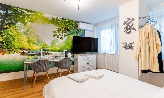 Saint Nicolas - Charles III - Ville vieille - Trois Maisons - Leopold Cama Y Desayuno | Chambre d'hôtes Au Coeur De Nancy B&B