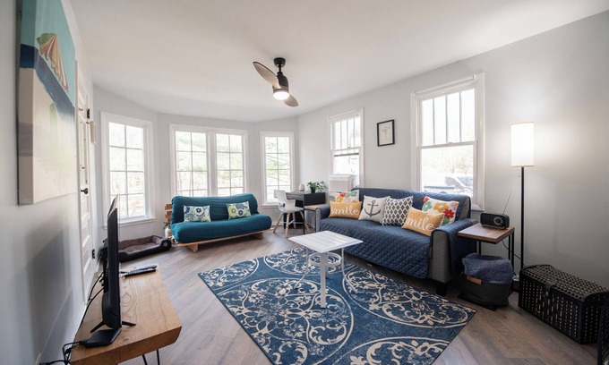 South Haven Casa | Champagne Cottage - Cottage Retreat w/Lake Michigan Access!