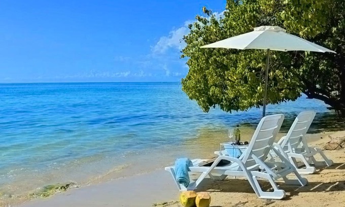 Whitehouse Casa | Champagne Villa