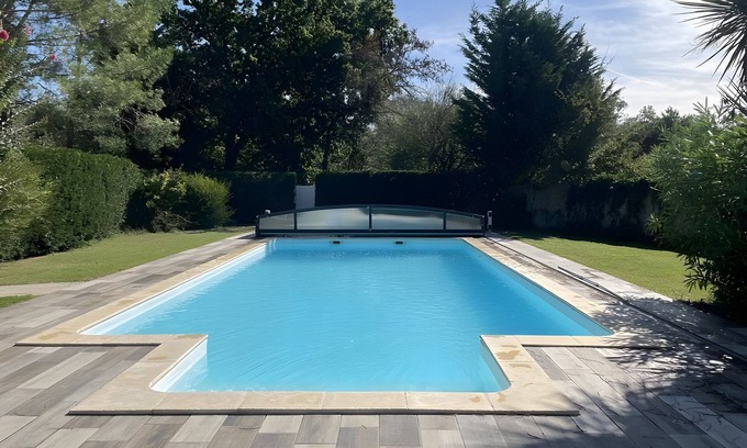 Montpon-Menesterol Casa | Champaubier House – Heated Pool, Private Park, Ideal for 10 Guests in Montpon-Ménestérol