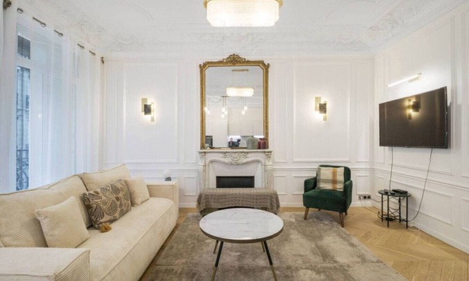 Champs-Elysees Apartamento | Champs Elysées!Montaigne, New&Luxurious 6pers flat