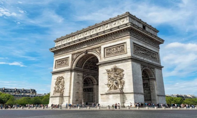 Champs-Elysees Apartamento | CHAMPS ELYSEES LUXURY -ELEVATE YOUR PARIS EXPERIENCE 3 BEDROOM -RUE DE CERISOLES