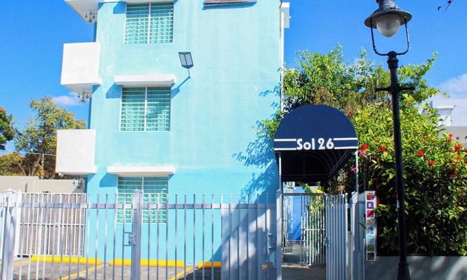 Ponce Centro Apartamento | Chandelier 101
