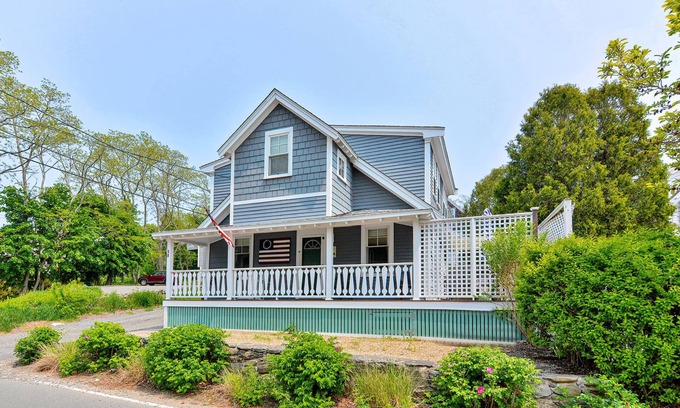 Gloucester Casa | Changes in Latitude: Charming cottage close to Niles Beach and Rocky Neck.