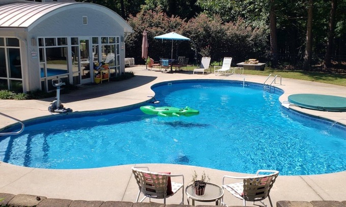 Raleigh Apartamento | Changes In Latitudes Pool & Apartment Raleigh NC.