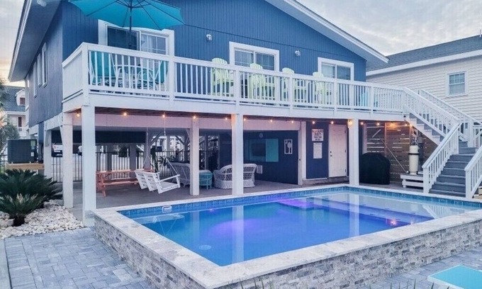 North Myrtle Beach Casa | Inicio del canal con muelle a pocos pasos de la playa