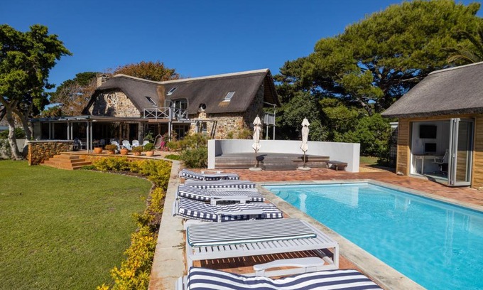 Noordhoek Casa | Chapmans Peak Lodge Noordhoek Cape Town.