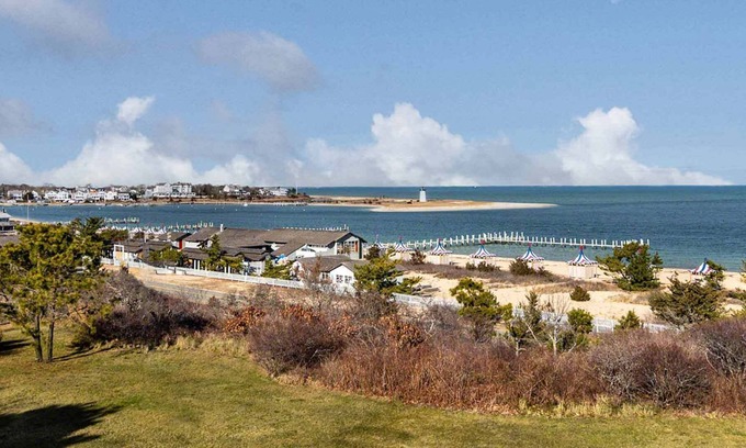 Edgartown Cabaña | Chappy Cottage With Edgartown Harbor Views