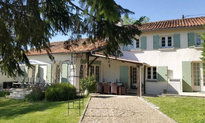 Saint-Quentin-de-Chalais Otro | Casa de carácter con magníficas vistas y gran piscina privada cerca de Aubeterre