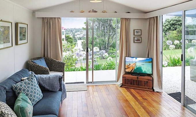 Blackpool Casa | Huia Beach Bach- Waiheke Escapes