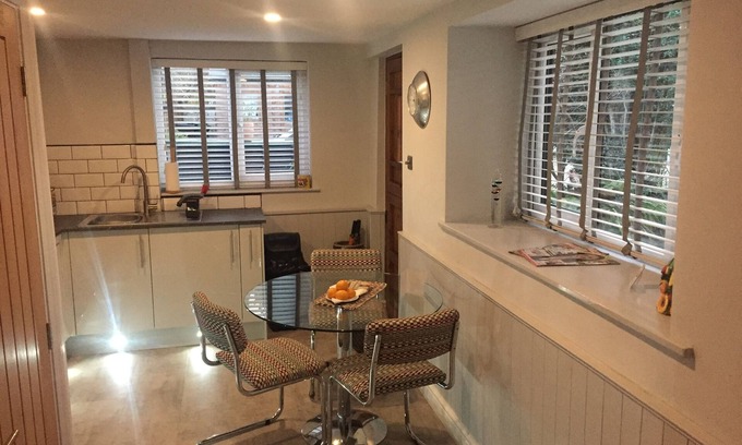 Bath Cabaña | Casa de la fuente - a poca distancia de la ciudad - capacidad para 4 personas, aparcamiento gratuito y Wi Fi