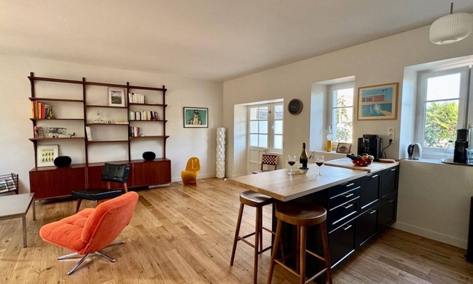 Saint-Jean-le-Thomas Cabaña | Character family home in the bay of Mont Saint Michel - sleeps 10