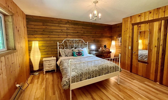 Swansea Point Casa | Character Home, Pool Table, 2 min walk to Beach, Hot Tub, Fenced Yard