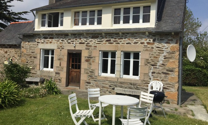 Ploubazlanec Casa | Casa de personajes, cerca del mar a 200 m entre Paimpol y Brehat