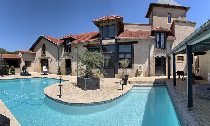 Failly Casa | Character house, former château outbuilding.