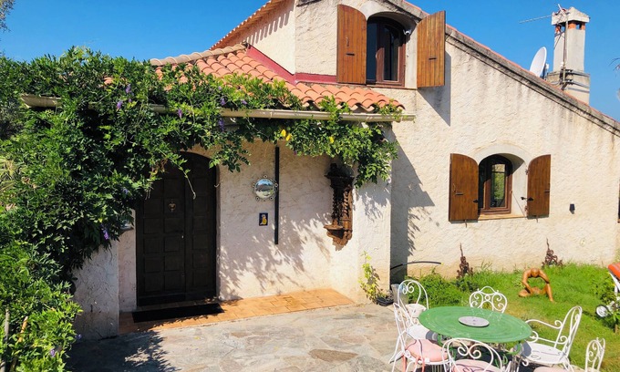 Albitreccia Cama Y Desayuno | Character house in the center of the seaside resort of Porticcio