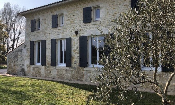 Ordonnac Casa | Character house between vineyards and ocean in the Médoc