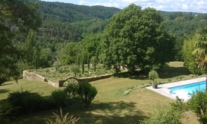 Vernon Casa | Casa de carácter en Ardèche con piscina, sauna y sala de cine