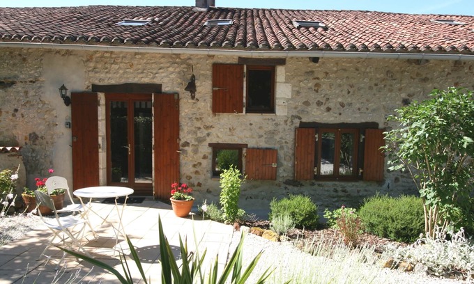 Juignac Casa | Character house-sleeps 6 - large pool - uninterrupted views