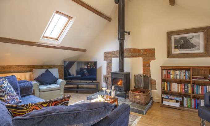 Sibford Gower Apartamento | Characterful and spacious dog friendly holiday cottage in the Cotswolds- The Granary at Oriel Farm