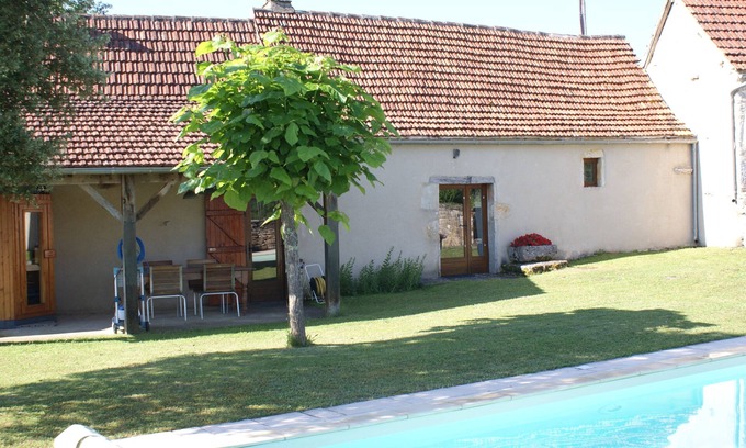 Varaire Casa | casa típica con piscina de agua salada de 9x4 metros en el borde del pueblo de Varaire